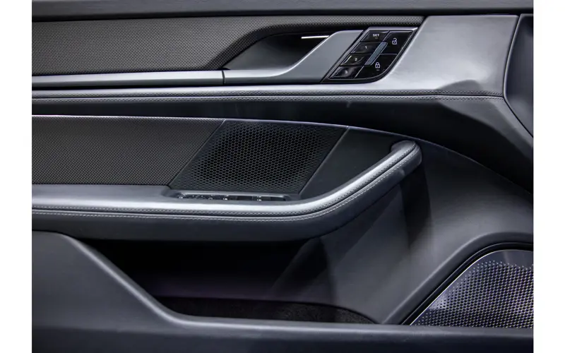 Porsche Taycan Turbo S 93 kWh - 121718