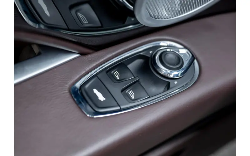 Aston Martin DB11 4.0 V8 - 147205