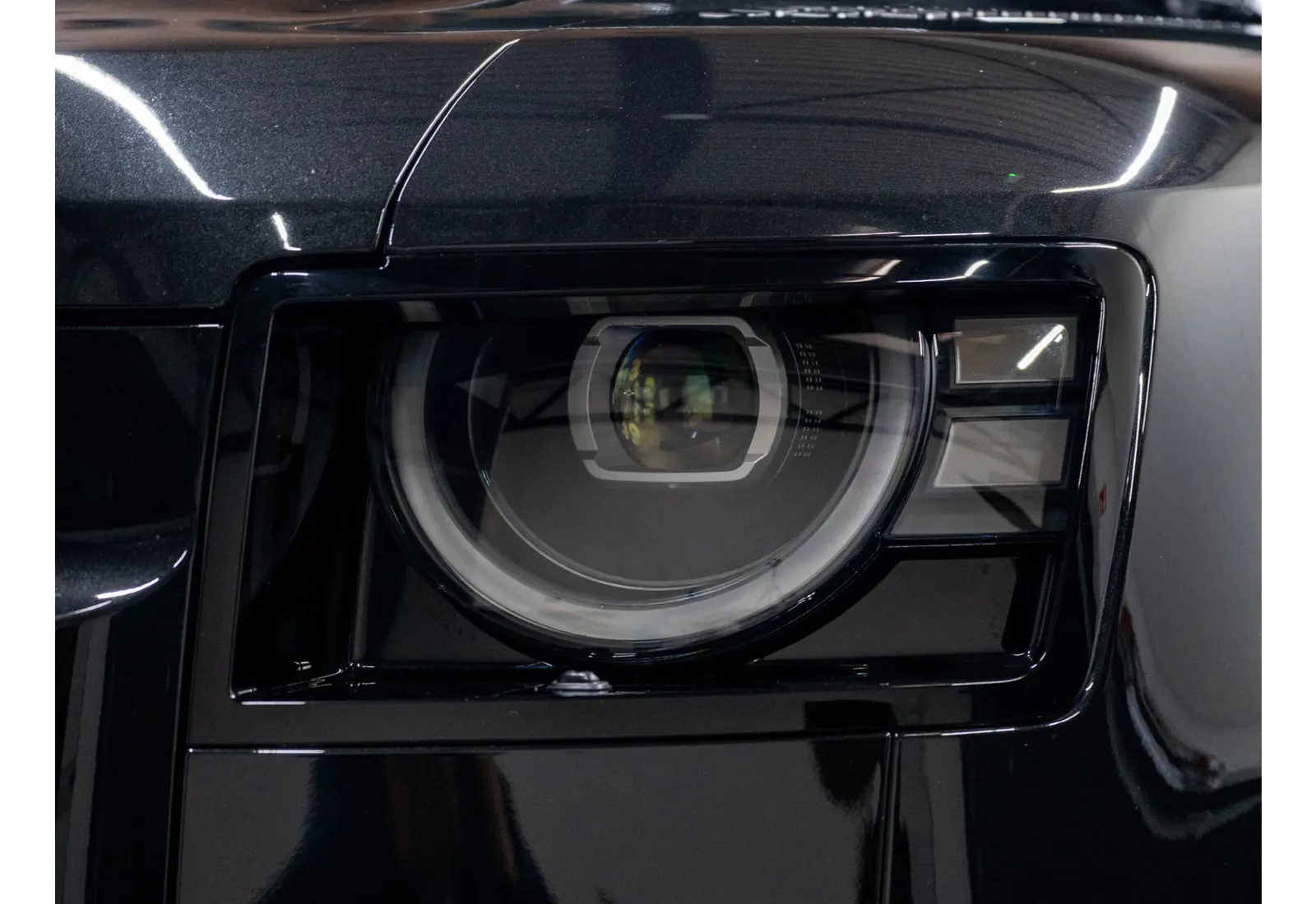 Land Rover Defender 110 2.0 P300e 110 X-Dynamic HSE - 135228