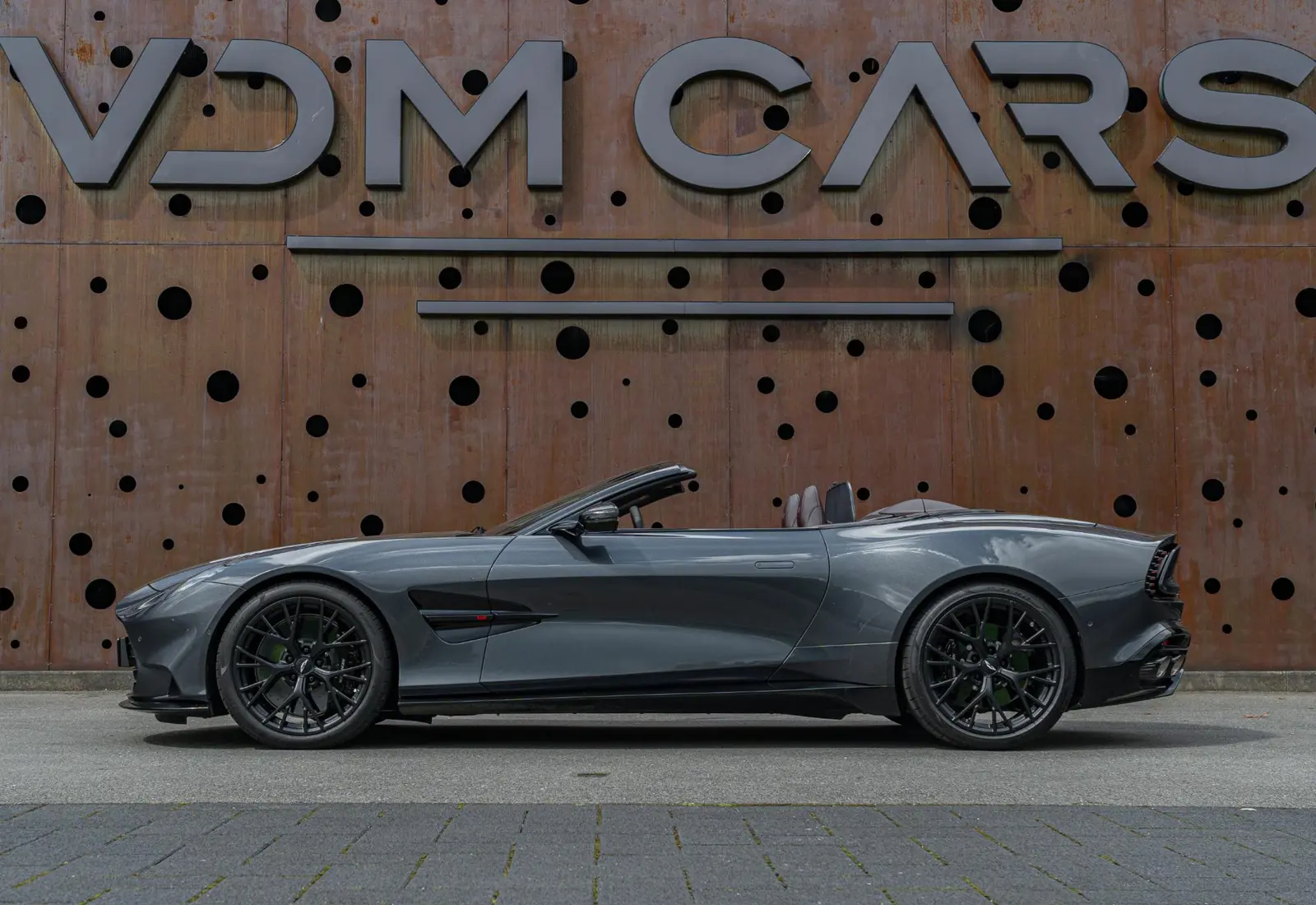Aston Martin Vanquish Volante - 145839