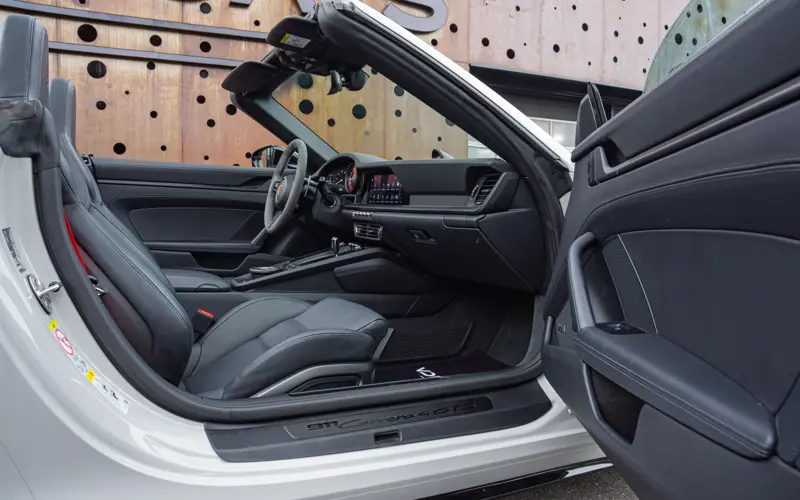 Porsche 911 Cabrio 3.0 Carrera 4 GTS - 84930