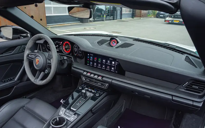 Porsche 911 Cabrio 3.0 Carrera 4 GTS - 84929