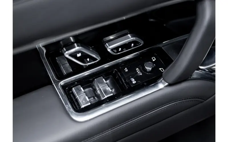 Land Rover Range Rover 3.0 P550e Autobiography PHEV - 134054