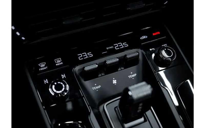 Porsche 911 Cabrio 3.6 T-Hybrid Carrera 4 GTS - 131014