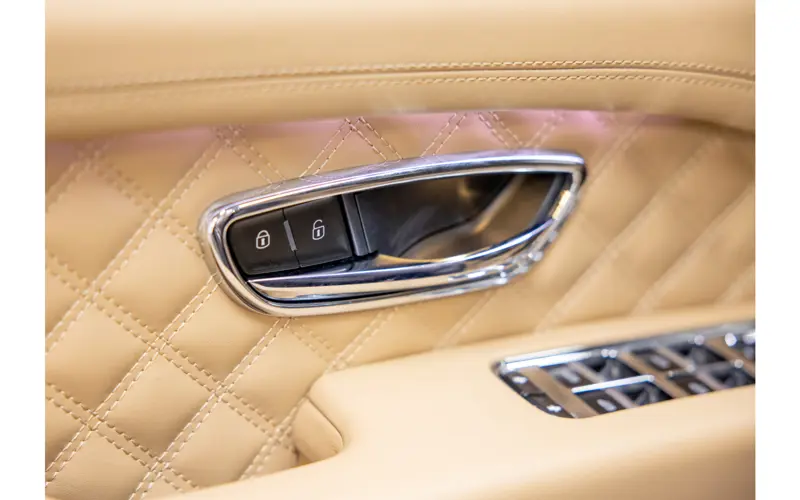 Bentley Bentayga 3.0 V6 Hybrid - 110983