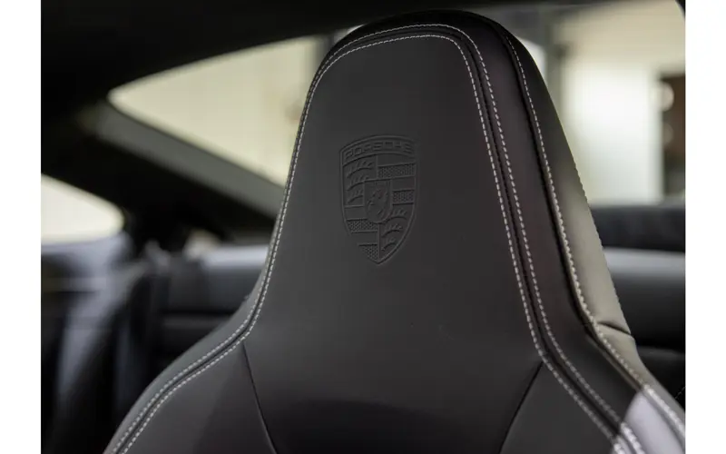 Porsche 911 3.6 Carrera 4 GTS - 112377