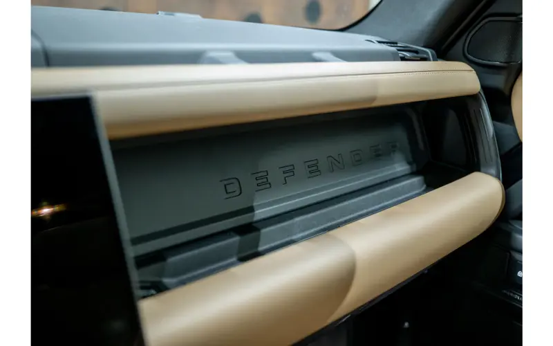 Land Rover Defender 110 2.0 P300e 110 X-Dynamic HSE - 138238