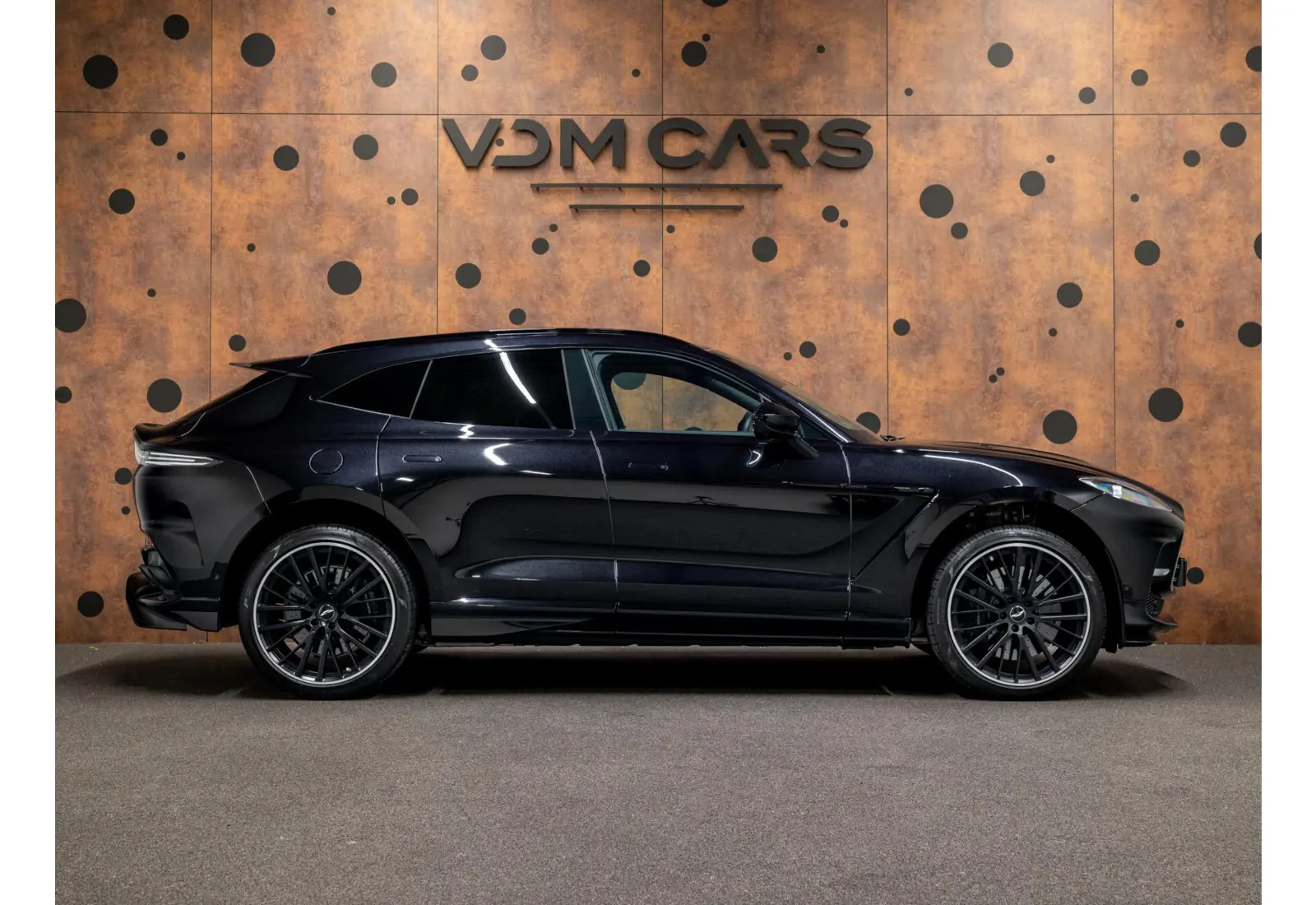 Aston Martin Dbx 4.0 V8 707 - 141229