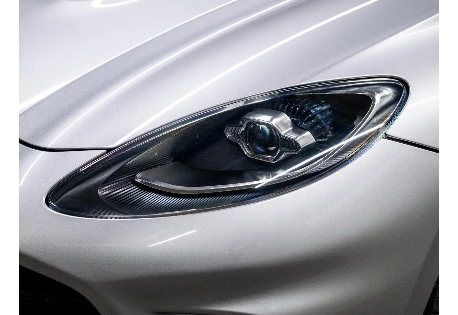 Aston Martin Dbx 4.0 V8 707 - 147282