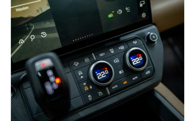 Land Rover Defender 110 2.0 P300e 110 X-Dynamic HSE - 138223