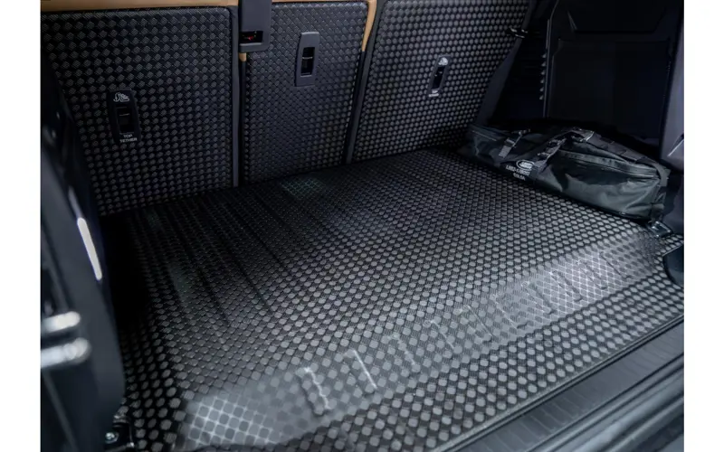 Land Rover Defender 110 2.0 P300e 110 X-Dynamic HSE - 140580