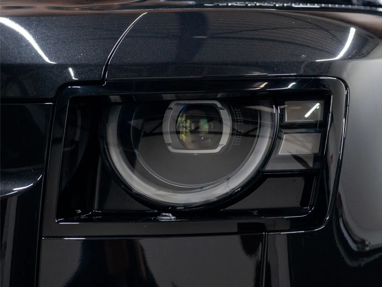 Land Rover Defender 110 2.0 P300e 110 X-Dynamic HSE - 137629