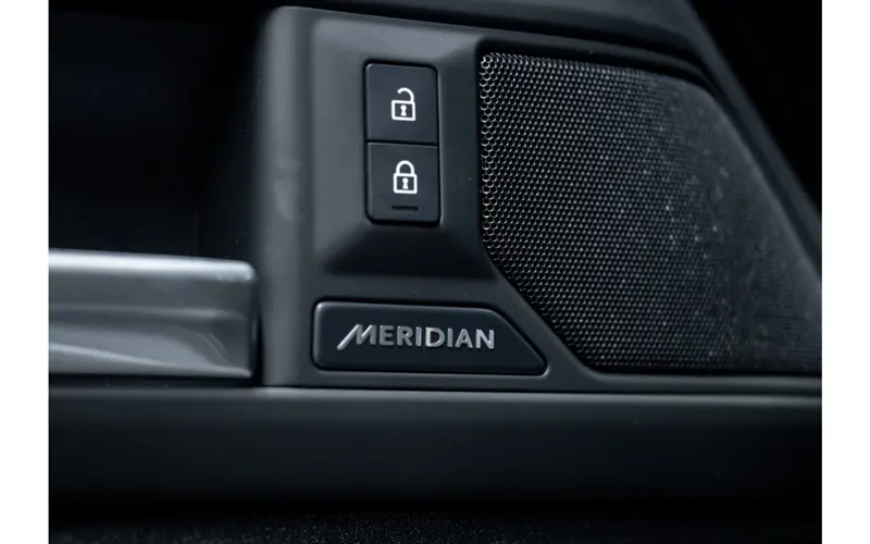 Land Rover Defender 110 2.0 P300e 110 X-Dynamic HSE - 135259