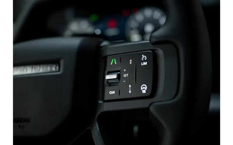 Land Rover Defender 110 2.0 P300e 110 X-Dynamic HSE - 135241