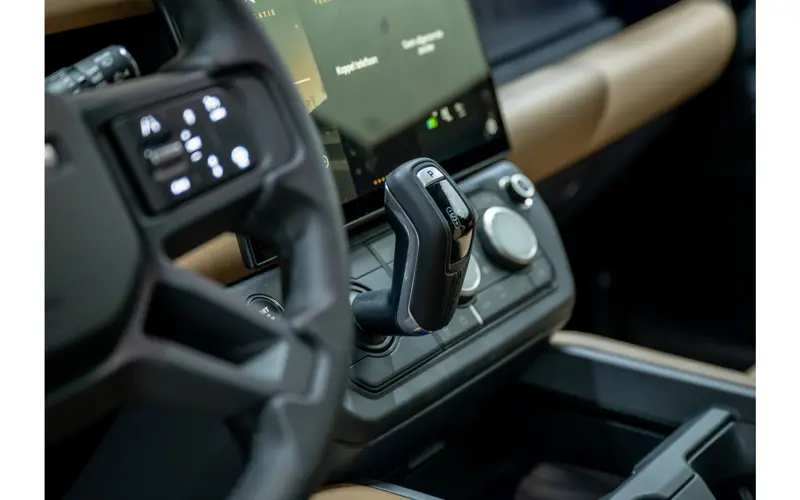 Land Rover Defender 110 2.0 P300e 110 X-Dynamic HSE - 138221