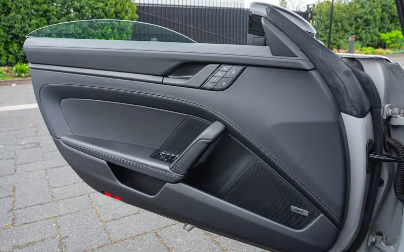 Porsche 911 Cabrio 3.0 Carrera 4 GTS - 84923