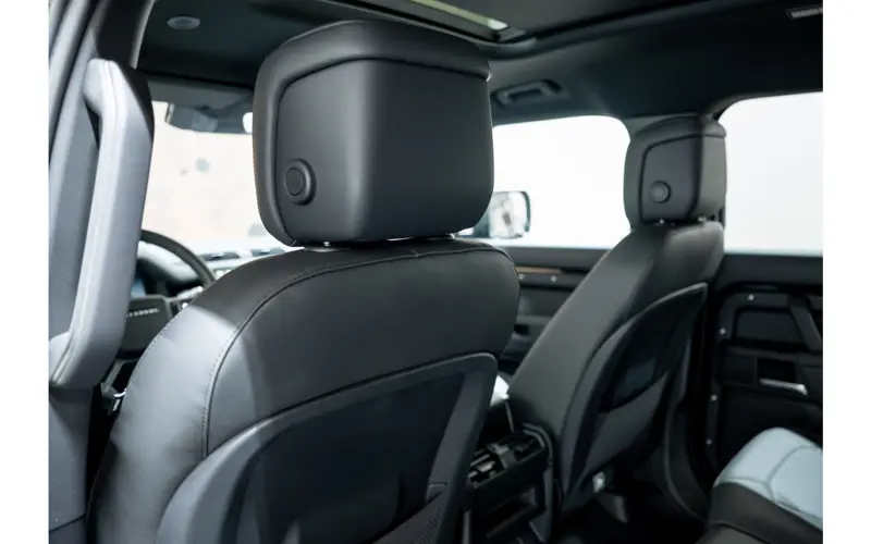 Land Rover Defender 110 2.0 P300e 110 X-Dynamic HSE - 135243