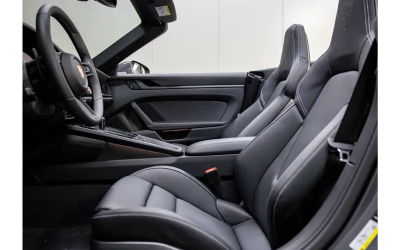 Porsche 911 Cabrio 3.6 Carrera 4 GTS - 86515