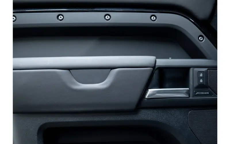 Land Rover Defender 110 2.0 P300e 110 X-Dynamic HSE - 135260