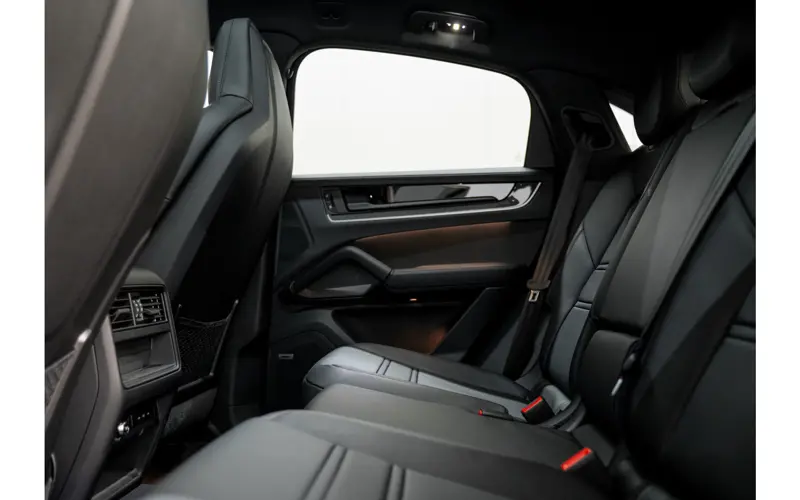 Porsche Cayenne Coupé 3.0 E-Hybrid - 115500