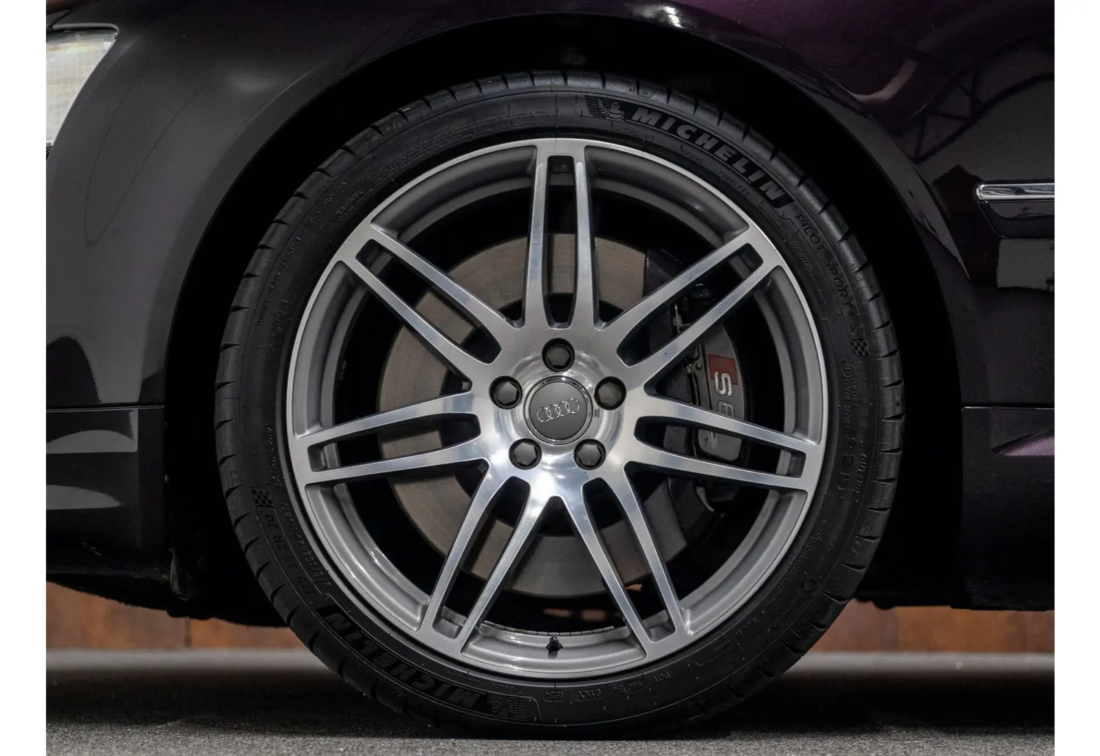 Audi A8 5.2 S8 quattro - 128912