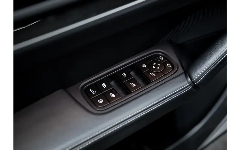 Porsche Cayenne 3.0 E-Hybrid - 170511