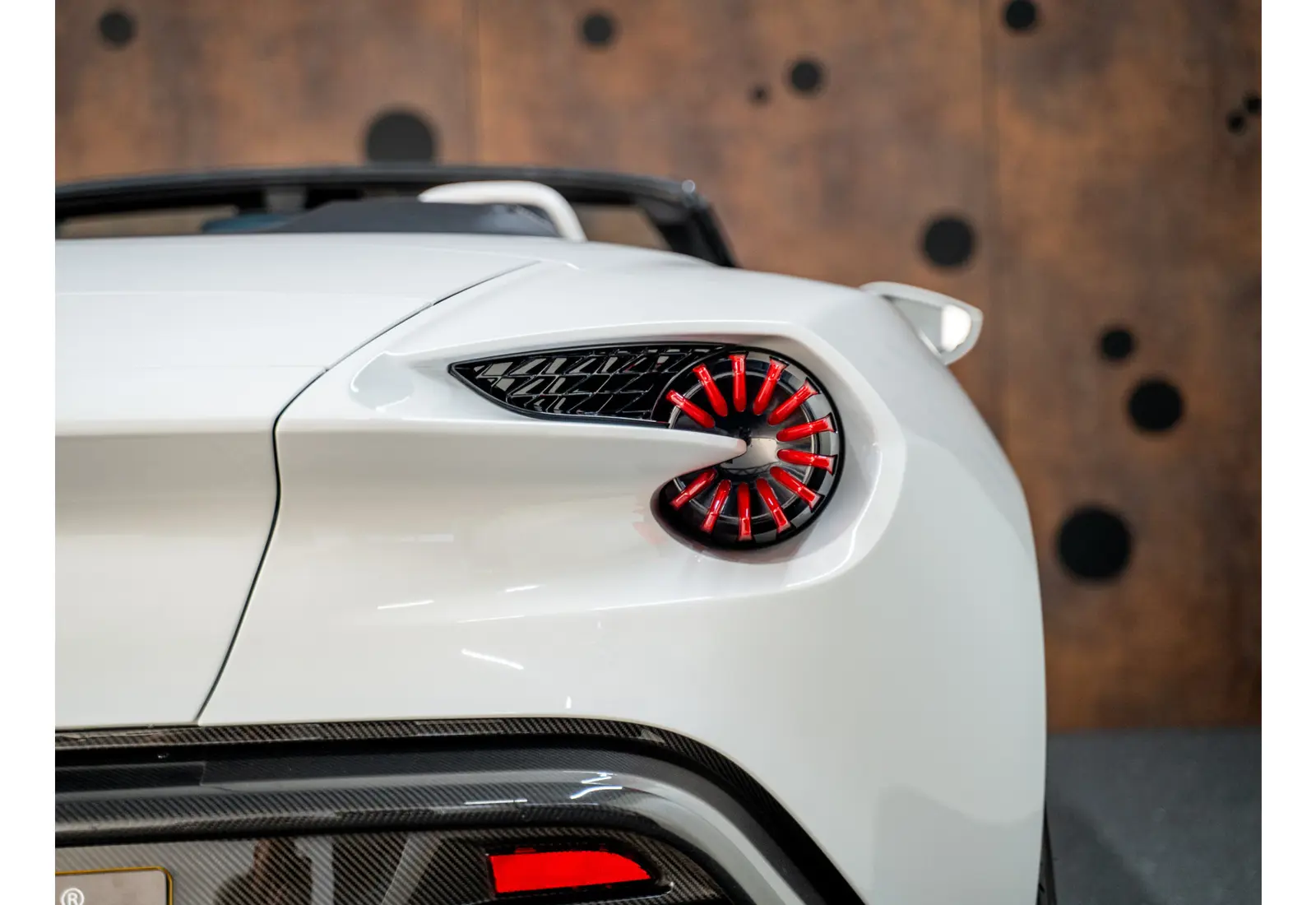 Aston Martin Vanquish Zagato Volante 6.0 V12 - 60000