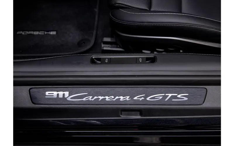 Porsche 911 3.6 Carrera 4 GTS - 112389