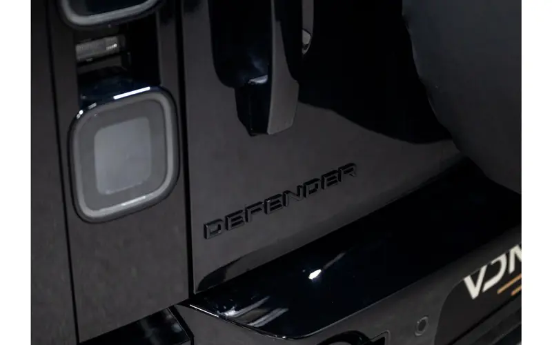 Land Rover Defender 110 2.0 P300e 110 X-Dynamic HSE - 135253