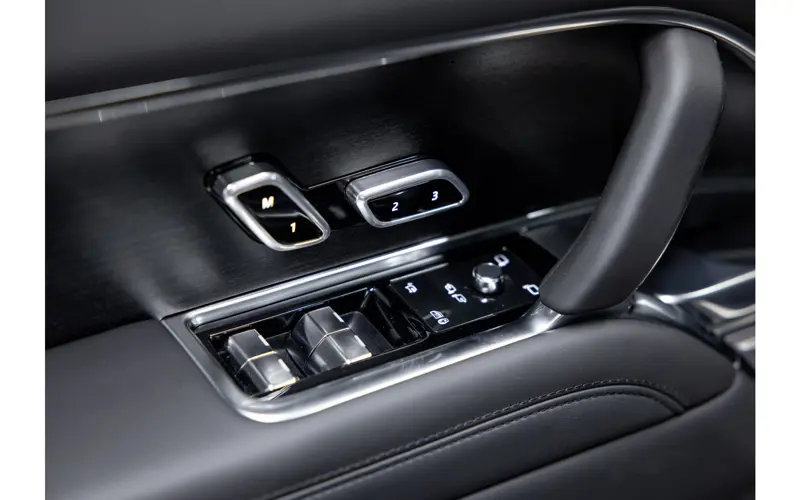 Land Rover Range Rover 3.0 P460e HSE PHEV - 120037