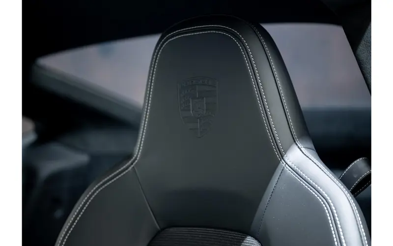 Porsche 911 4.0 GT3 Touring - 152001