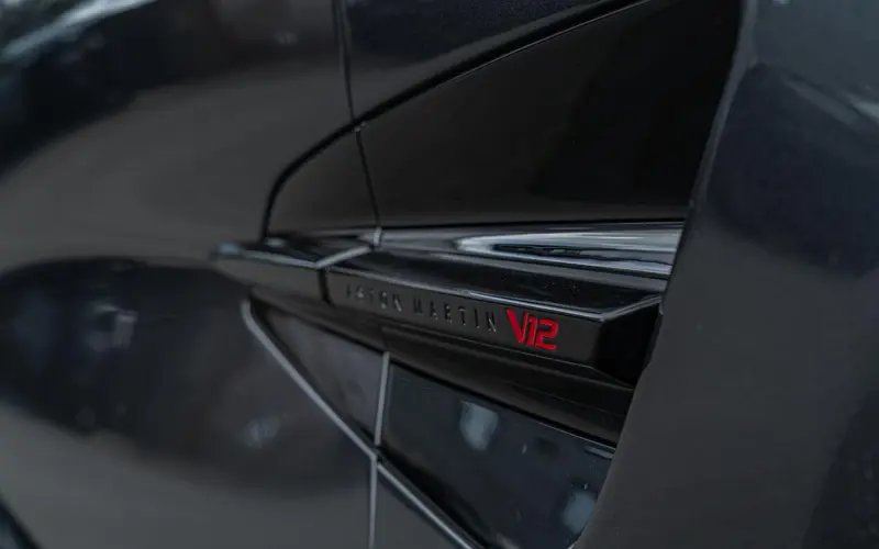 Aston Martin Vanquish Volante - 145870