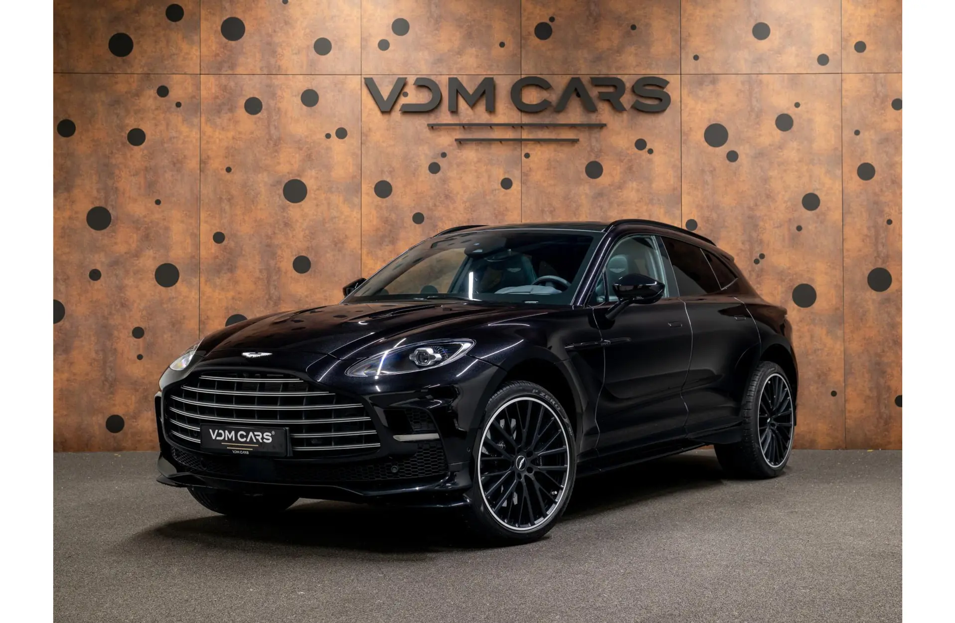 Aston Martin - Dbx - 141224