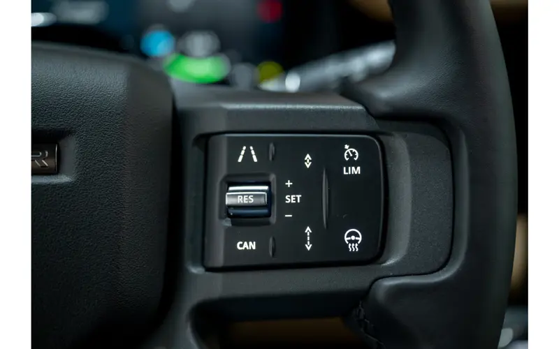 Land Rover Defender 110 2.0 P300e 110 X-Dynamic HSE - 138235