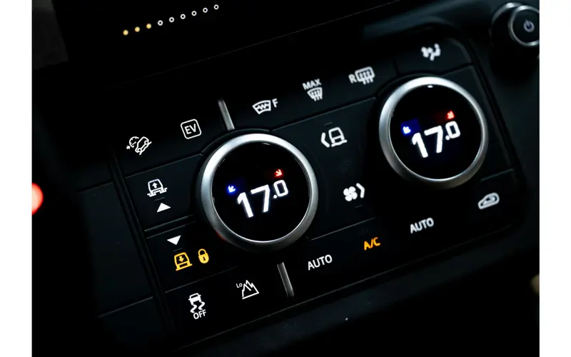 Land Rover Defender 110 2.0 P300e 110 X-Dynamic HSE - 169541