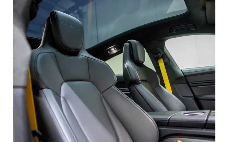 Porsche Taycan Turbo S 93 kWh - 121706