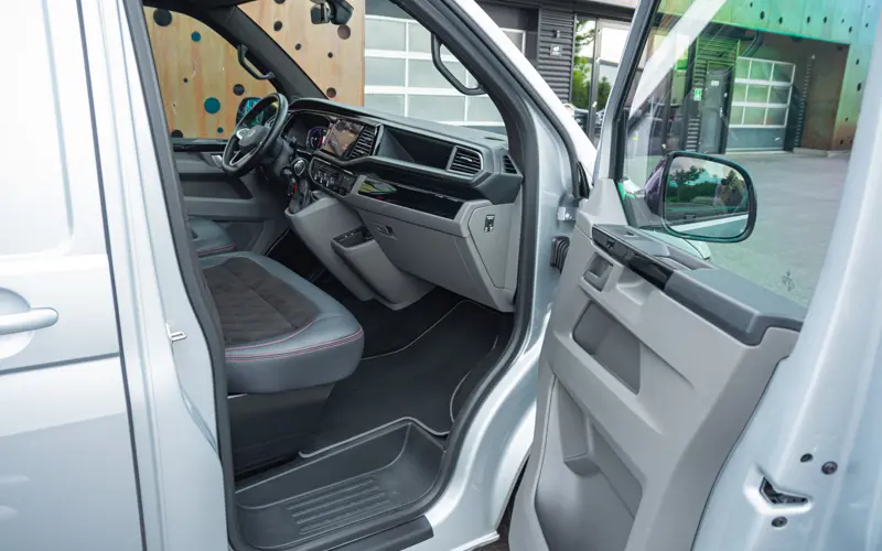 Volkswagen Transporter 2.0 TDI L2H1 28 - 109565