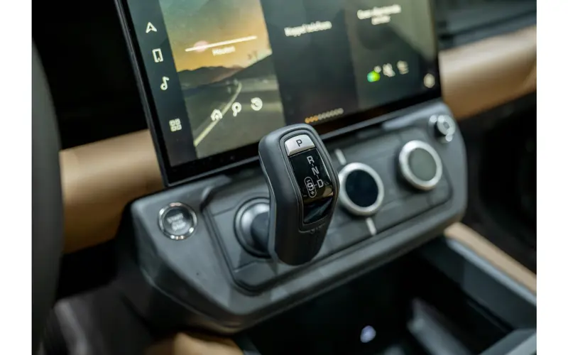 Land Rover Defender 110 2.0 P300e 110 X-Dynamic HSE - 138234