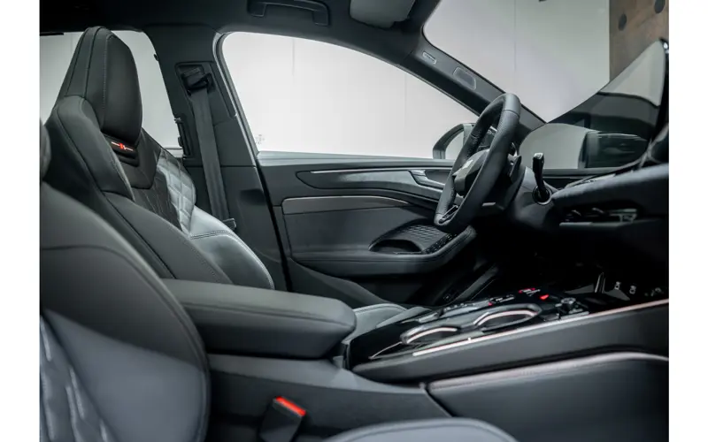 Audi A6 Avant 2.0 e-hybrid quattro S edition Competition - 131477