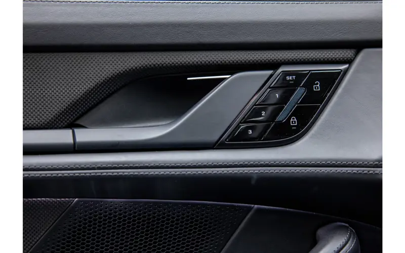 Porsche Taycan Turbo S 93 kWh - 121720