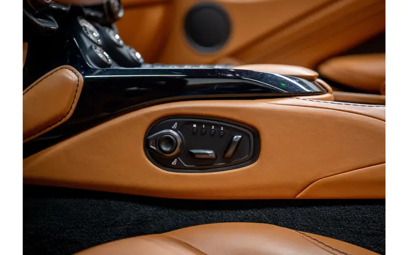 Aston Martin Vantage Roadster 4.0 V8 - 137870