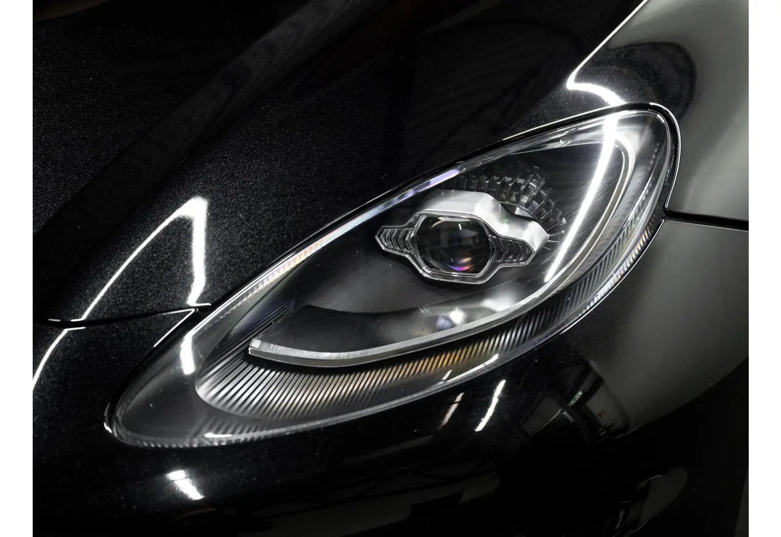 Aston Martin Dbx 4.0 V8 707 - 141234