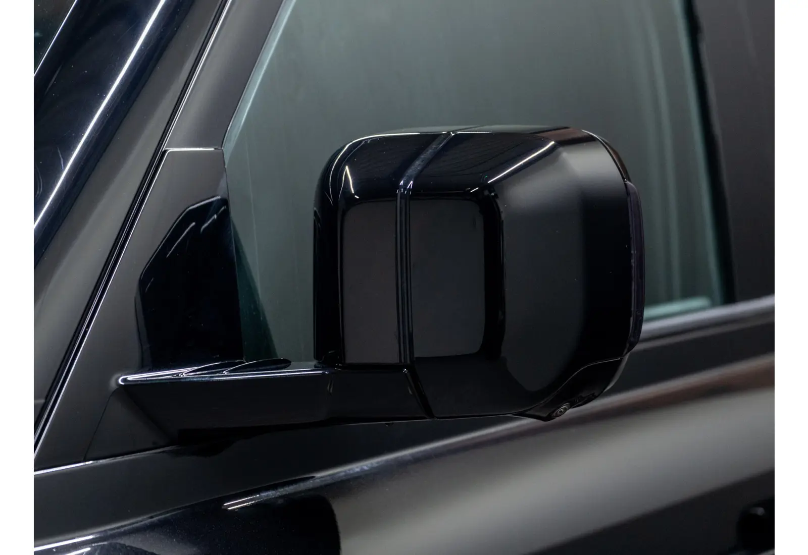 Land Rover Defender 110 2.0 P300e 110 X-Dynamic HSE - 135229