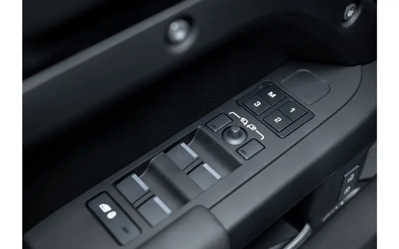 Land Rover Defender 110 2.0 P300e 110 X-Dynamic HSE - 135258