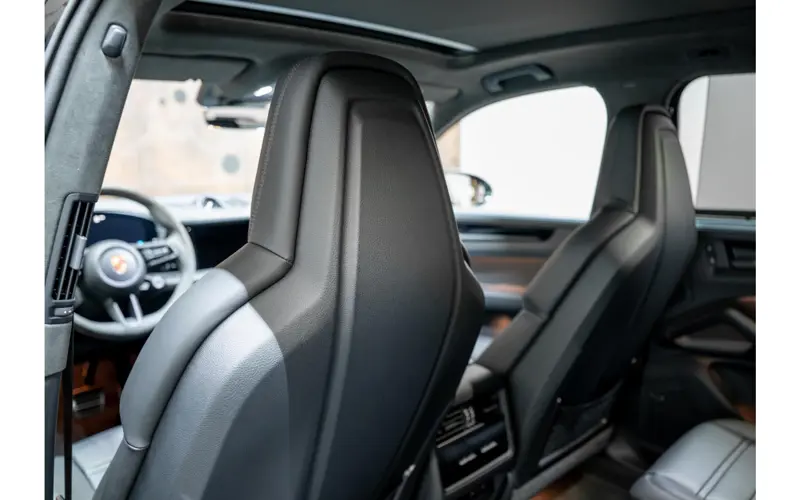 Porsche Cayenne 3.0 E-Hybrid Black Edition - 169500