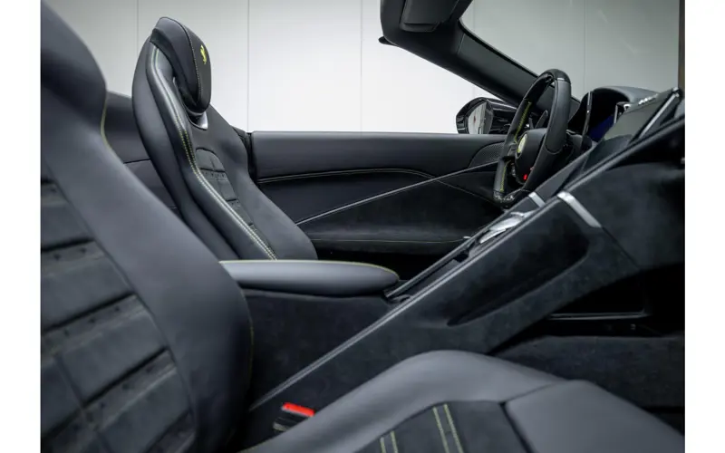 Ferrari Roma Spider 3.9 V8 - 141510