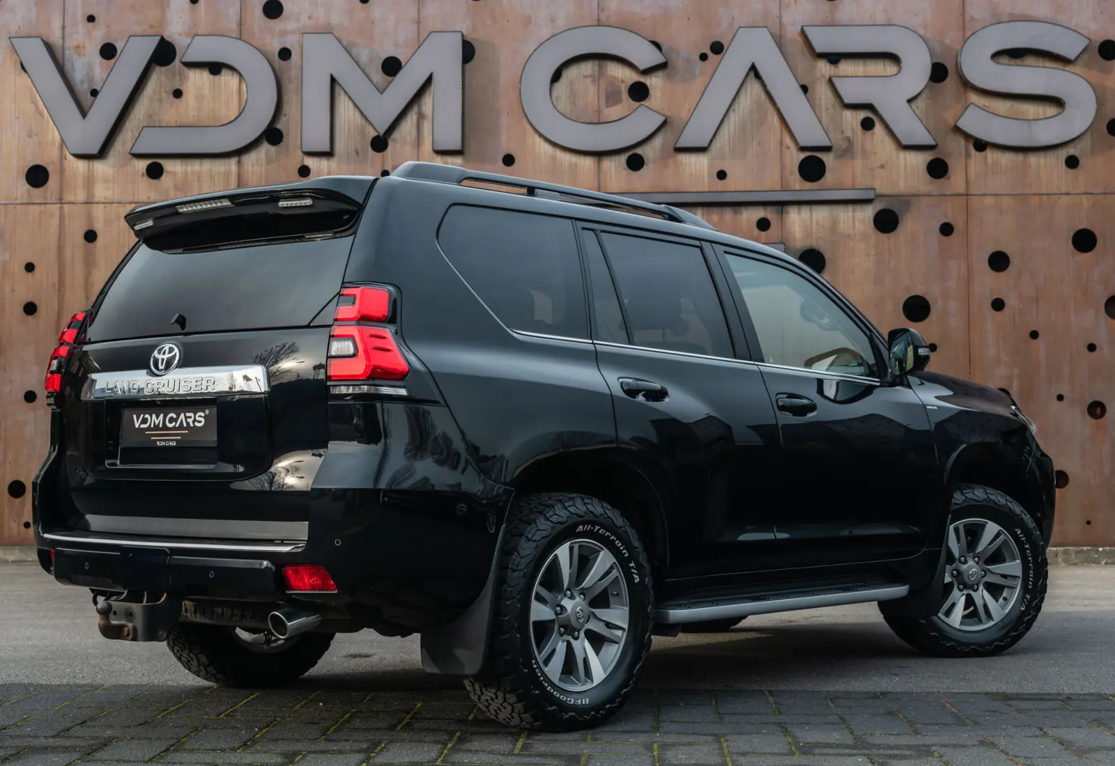 Toyota Land Cruiser 2.8 D-4D Executive - 128750